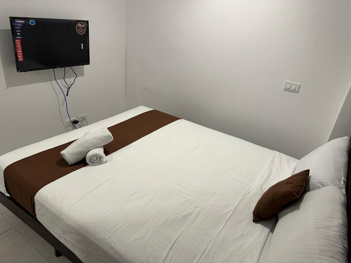Aden Hotel Makati City Ngoại thất bức ảnh